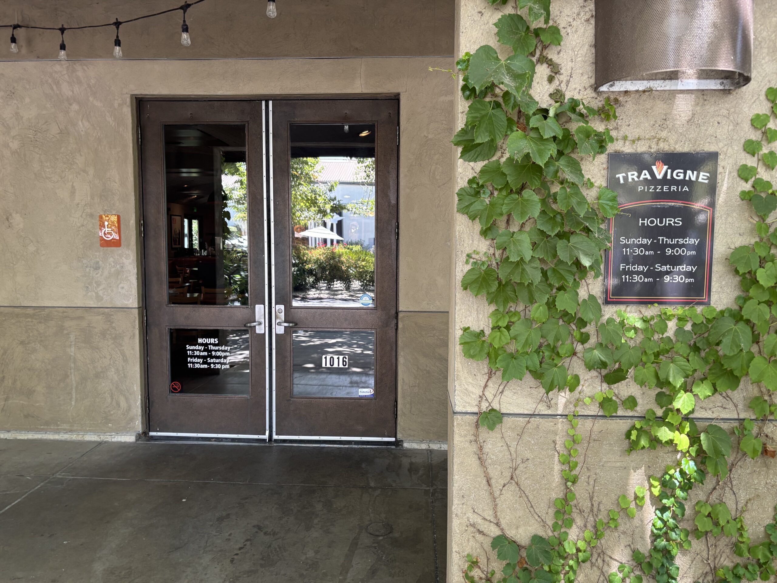 Entrance to TraVigne